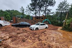 Hà Nội: Nguyên nhân sạt lở vùi lấp hàng loạt ô tô ở Sóc Sơn