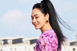 Sao Việt: Hoa hậu Mai Phương Thúy xinh đẹp, gợi cảm; Hari Won dịu dàng với sét hồng