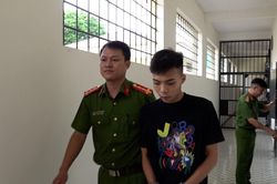 Chưa có giấy phép, thanh niên lái xe tông 2 cháu nhỏ tử vong