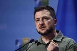 Ukraine bắt một phụ nữ âm mưu ám sát Tổng thống Zelensky