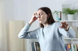 Đau đầu, mệt mỏi khi ngồi điều hòa: Nguyên nhân và cách khắc phục