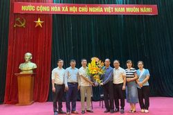 Trao tặng tác phẩm 'Dịch Vọng Hậu trong tôi'