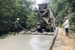 Chung sức giúp đồng bào dân tộc thiểu số thoát nghèo bền vững