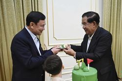 Ông Thaksin cùng em gái dự sinh nhật Thủ tướng Campuchia Hun Sen