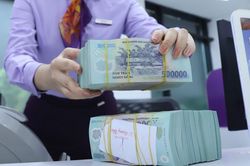 'Bức tranh' ngân hàng 6 tháng đầu năm: Lợi nhuận giảm, lo ngại chất lượng tài sản