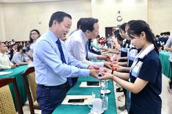 Lắng nghe, xem xét và đáp ứng những nguyện vọng phù hợp của trẻ em
