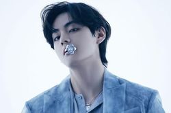 V BTS tung teaser 'Layover', chính thức phát hành album solo đầu tay vào tháng 9