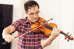 Nguyễn Xuân Huy: Hành trình từ nghệ sĩ thành nghệ nhân và câu chuyện của cây đàn violon sứ