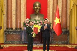Chủ tịch nước trao quyết định thăng quân hàm Thượng tướng cho đồng chí Trịnh Văn Quyết