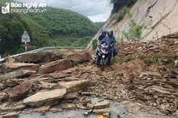 Các điểm sạt lở tại huyện Kỳ Sơn vẫn chưa thông xe