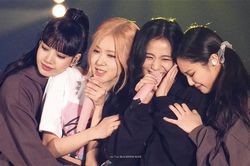 Đúng ngày kỷ niệm 7 năm, YG lên tiếng về tình trạng hợp đồng với BLACKPINK