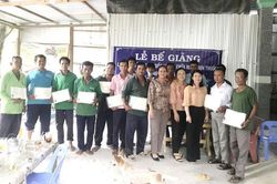 Trang bị kiến thức sửa chữa máy phun thuốc cho nông dân người dân tộc thiểu số Khmer