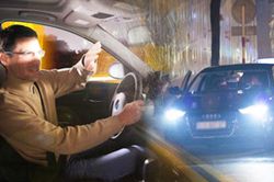 Bật đèn pha không đúng quy định bị xử phạt thế nào?