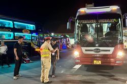 Chuyên gia: Cấm lái ô tô liên tục quá 3 giờ ban đêm sẽ làm tăng nguy cơ tắc đường ban ngày