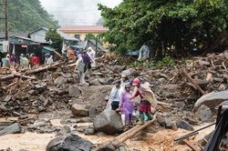 Hình ảnh Mù Cang Chải tan hoang sau mưa lớn, lũ ống và sạt lở đất