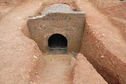 Mở mộ cổ, chuyên gia 'hồn xiêu phách lạc' thấy quan tài lơ lửng bay