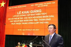 Khai giảng Lớp Bồi dưỡng, cập nhật kiến thức đối với Phó Bí thư, Chủ tịch UBND, HĐND tỉnh