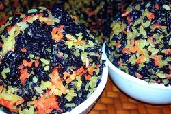 Thấy màu cây cỏ đẹp mang về nấu xôi ăn, cả nhà 4 người nguy kịch
