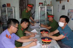 Bắt khẩn cấp Trạm trưởng y tế phường tiếp tay trục lợi bảo hiểm