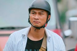 Duy Hưng đấm thủng tường khi thấy người đàn ông khác thân mật với vợ