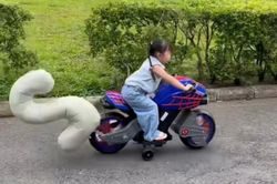 Ái nữ nhà Cường Đô La tự lái 'siêu xe' ăn mừng tuổi mới, chuẩn con nhà nòi