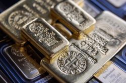 Giá vàng xuống đáy gần 1 tháng do đồng USD tăng mạnh