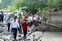 Bí Thư Tỉnh ủy Đặng Xuân Phong kiểm tra công tác khắc phục sự cố hồ đập tại xã Tả Phời