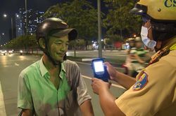Vi phạm nồng độ cồn còn gây khó cho cảnh sát giao thông