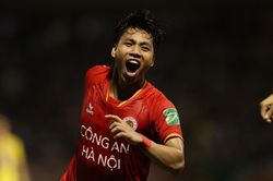 Văn Thanh không còn 'dành cả thanh xuân trụ hạng' với HAGL