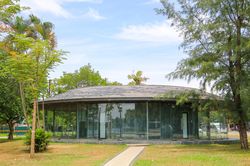 Cận cảnh loạt nhà vệ sinh '5 sao' dọc bờ sông Hương