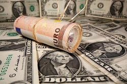 Tỷ giá ngoại tệ hôm nay 10/8: Đồng USD thế giới giảm nhiệt