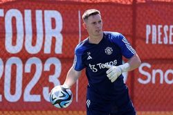 Lý do sốc khiến thủ môn Dean Henderson chưa rời MU
