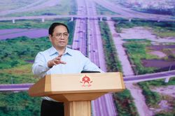 Thủ tướng: Hoàn thành hệ thống cao tốc 'xương sống' của cả nước