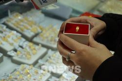 Giá vàng sáng 10/8 giảm 50 nghìn đồng/lượng