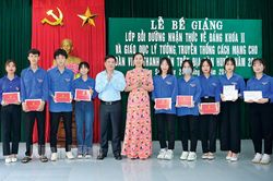 Kim Sơn hoàn thành chỉ tiêu kết nạp đảng viên năm 2023