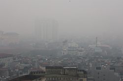 Khu vực Hà Nội sáng sớm nay chìm trong sương mù, có phải hiện tượng bất thường?