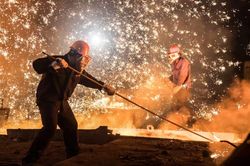 Bức tranh lợi nhuận đối lập của các doanh nghiệp Mỹ và Trung Quốc