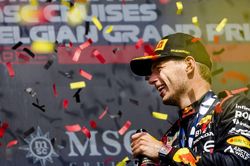 Verstappen thống trị, F1 thiệt nhiều hơn lợi