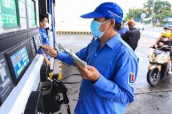 Giá xăng tăng nhẹ, dầu diesel tăng 1.813 đồng mỗi lít