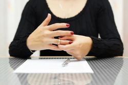 Vì sao phụ nữ hạnh phúc hơn sau ly hôn?