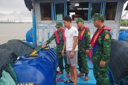 Liên tiếp phát hiện, bắt giữ phương tiện vận chuyển dầu DO không rõ nguồn gốc