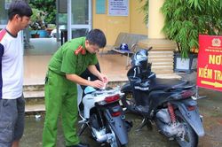 Từ 15/8, người bán xe không nộp lại giấy đăng ký và biển số sẽ bị phạt