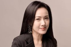 BTV Hoài Anh đẹp nền nã, Lam Trường ngọt ngào bên vợ kém 17 tuổi