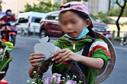 Áp lực kiếm tiền giúp gia đình, nhiều trẻ em bị lạm dụng sức lao động