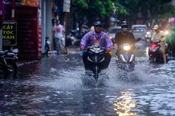 Thời tiết ngày 11/8: Bắc Bộ và Thanh Hóa mưa dông, Trung Bộ nắng nóng gay gắt