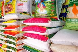 Giá gạo tăng dần: Áp lực cho cả người mua, người bán