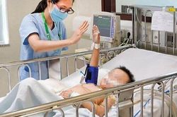 Cách sơ cứu khi trẻ bị rắn cắn, cha mẹ không nên bỏ qua
