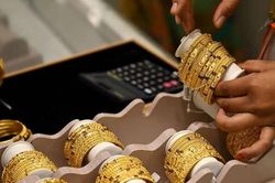 Giá vàng hôm nay 11/8: USD giảm giá, vàng đi lên