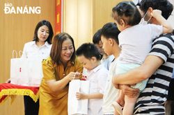 Tuyên dương, khen thưởng hơn 400 học sinh có thành tích xuất sắc là con đoàn viên công đoàn