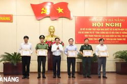 Kiên quyết, kiên trì đấu tranh phản bác quan điểm sai trái, thù địch, bảo vệ nền tảng tư tưởng của Đảng